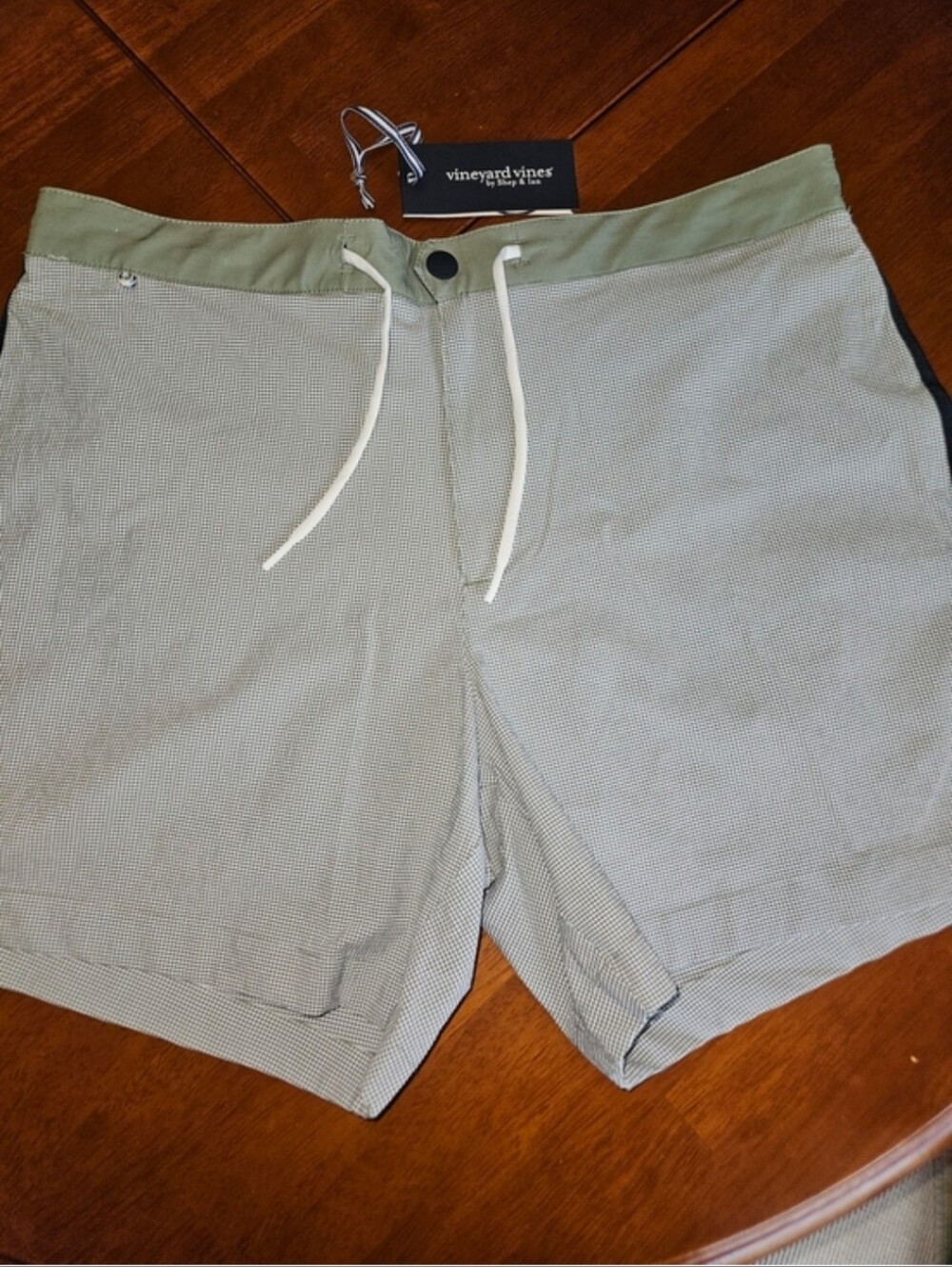 Vineyard Vines Men’s Light Green Seersucker Hybrid Shorts